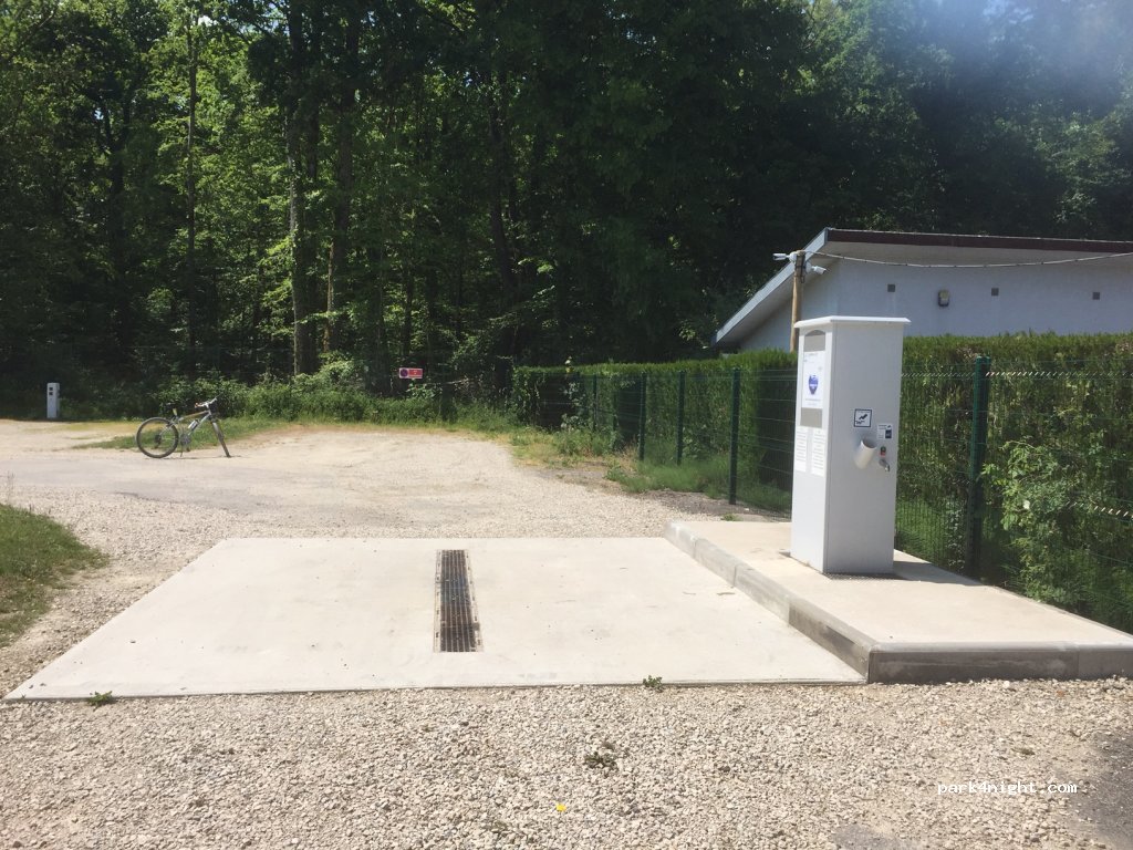 Aire Camping-Car Park Contrexéville — foto 3