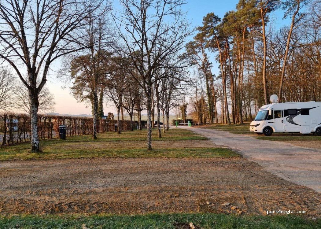 Aire Camping-Car Park Contrexéville — foto 4
