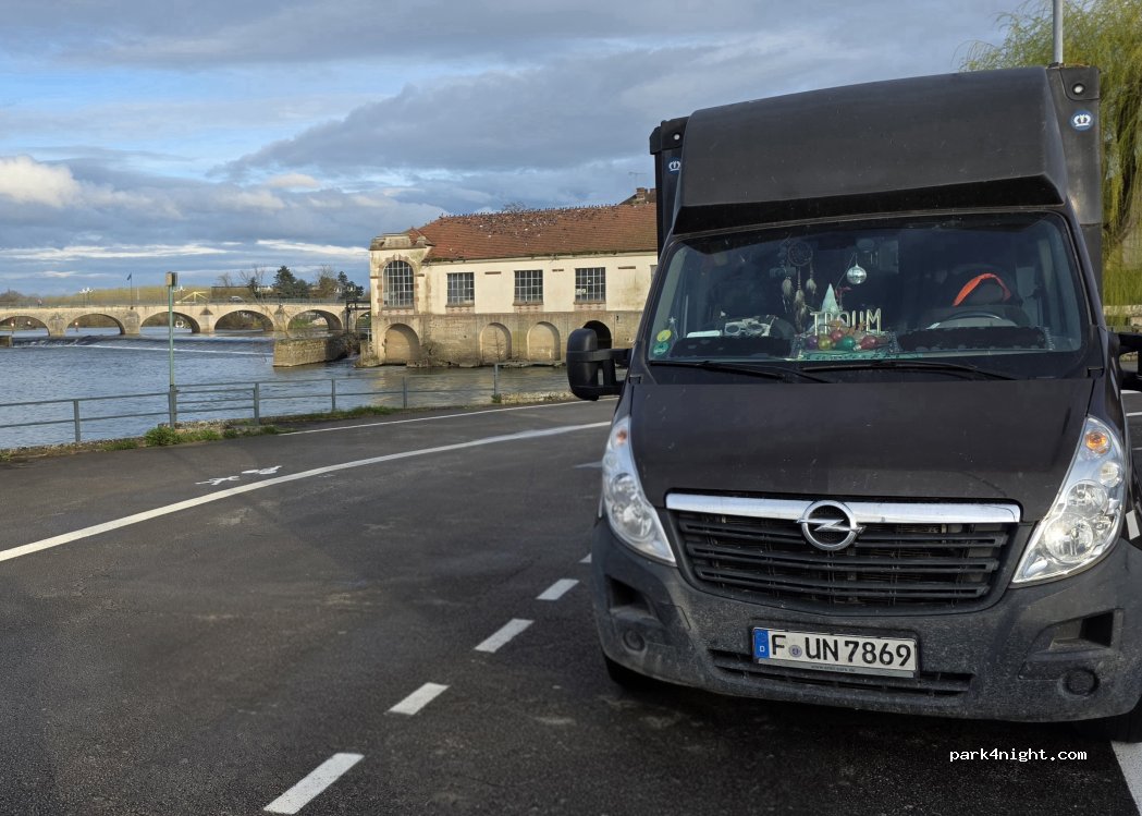 (70100) Gray - 3 Quai Mavia — foto 4