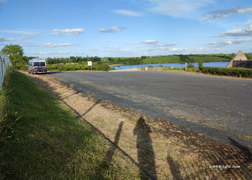 (H14 DX00) Milltown - Unnamed Road — foto