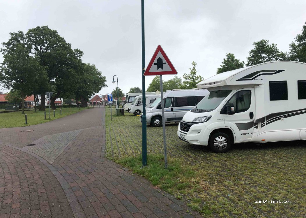 Wohnmobilstellplatz Zetel — foto 2