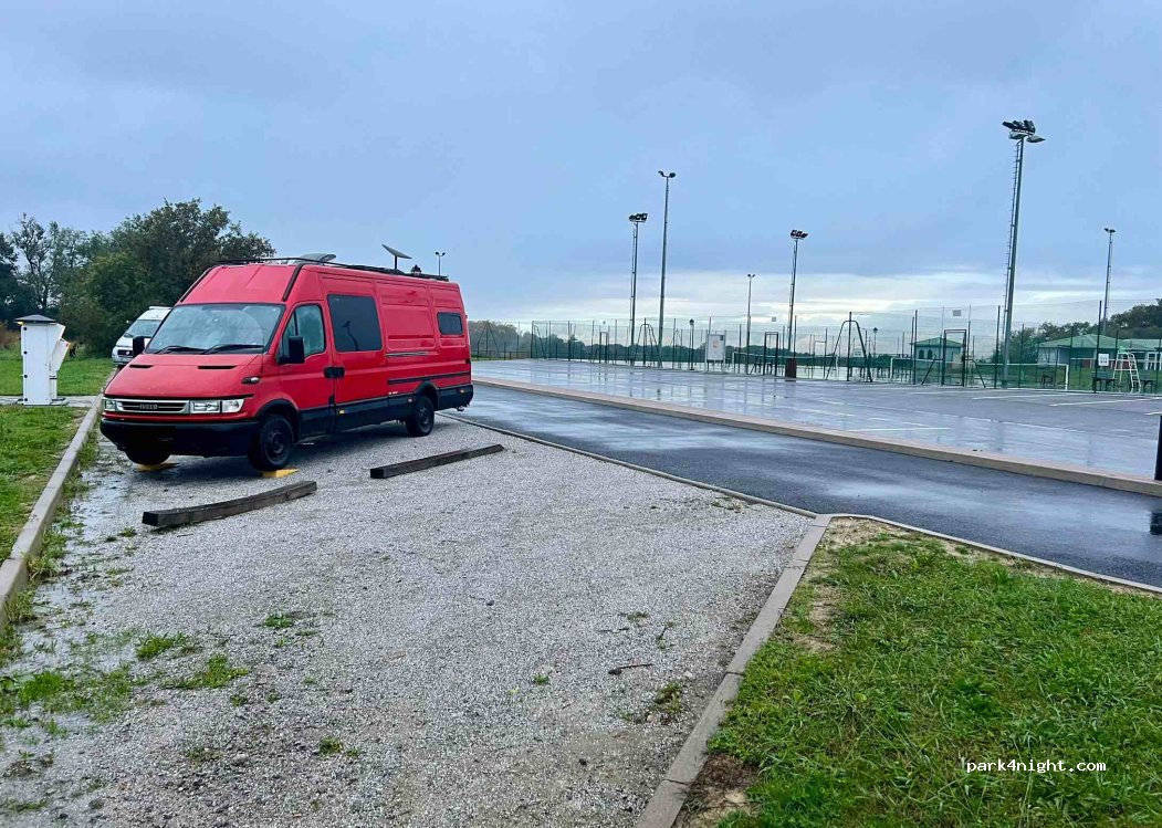 Aire camping car Pomarez — foto 4