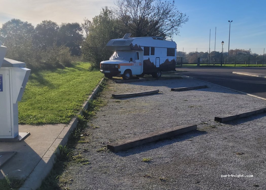 Aire camping car Pomarez — foto 5