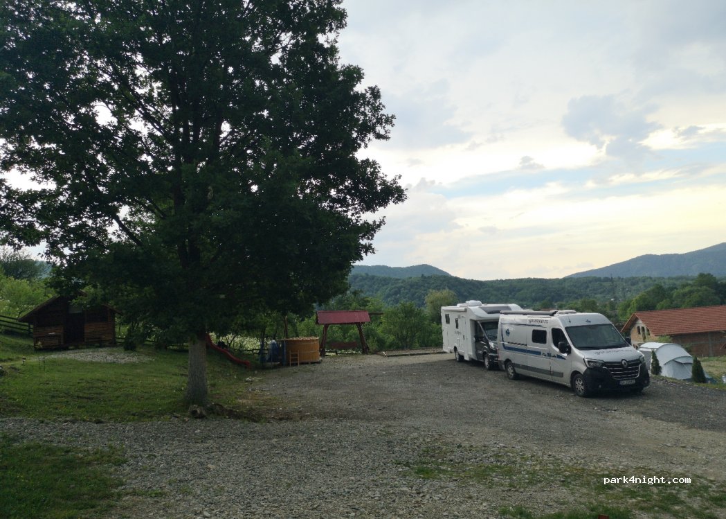 La 3 stejari, Călimănești — foto