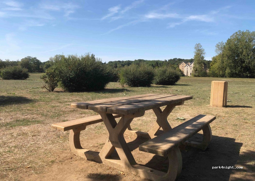 (86320) Lussac-les-Châteaux - 71 Route de Poitiers — foto