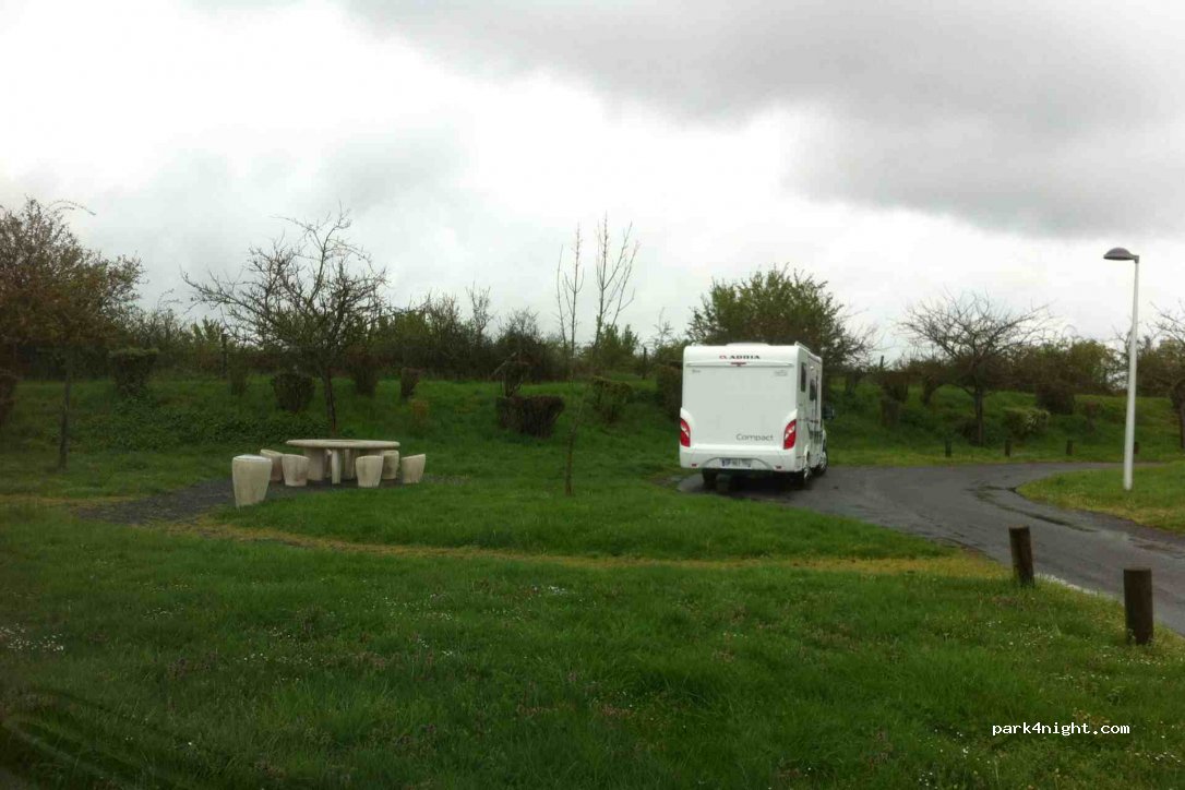 (58000) Sermoise-sur-Loire - 142 Route de Lyon — foto