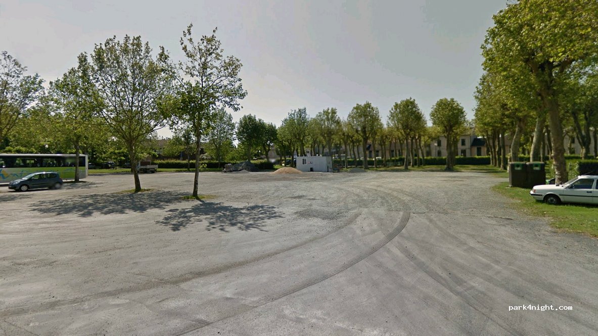 (87230) Châlus - 1-17 Place Salvador Allende — foto
