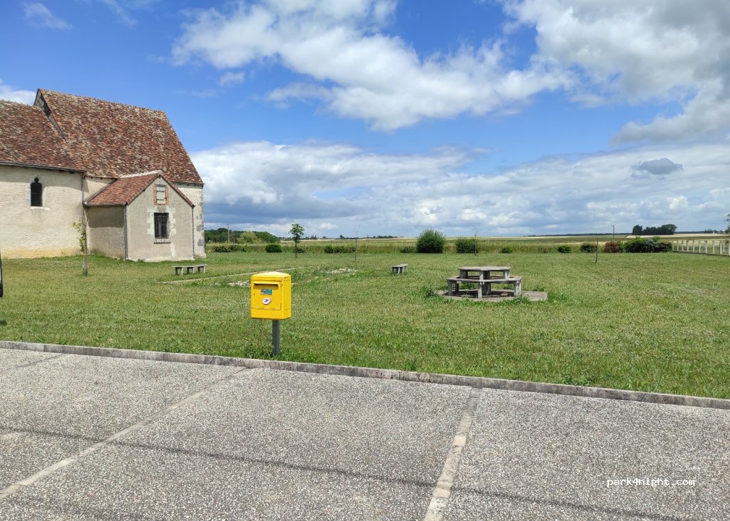 (41290) Oucques La Nouvelle - 1 Rue Principale — foto
