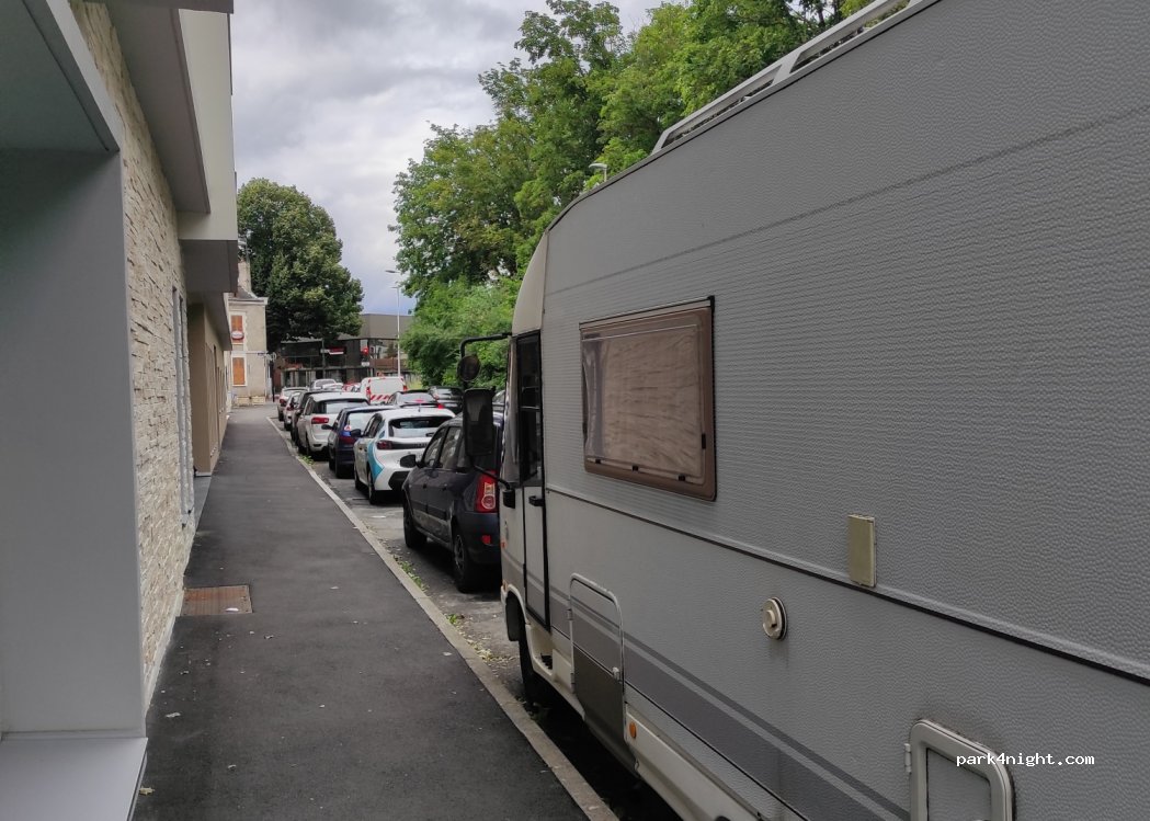 (03200) Vichy - 19 Rue du Parc des Bourins — foto