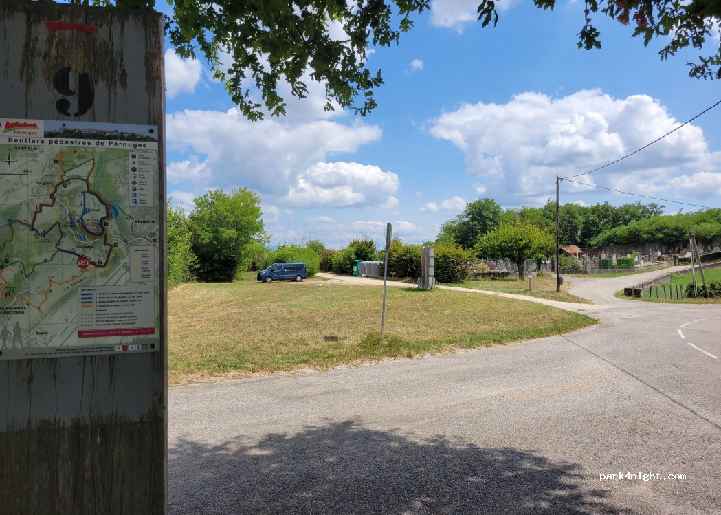 (01800) Pérouges - 468 Route du Péage — foto 2