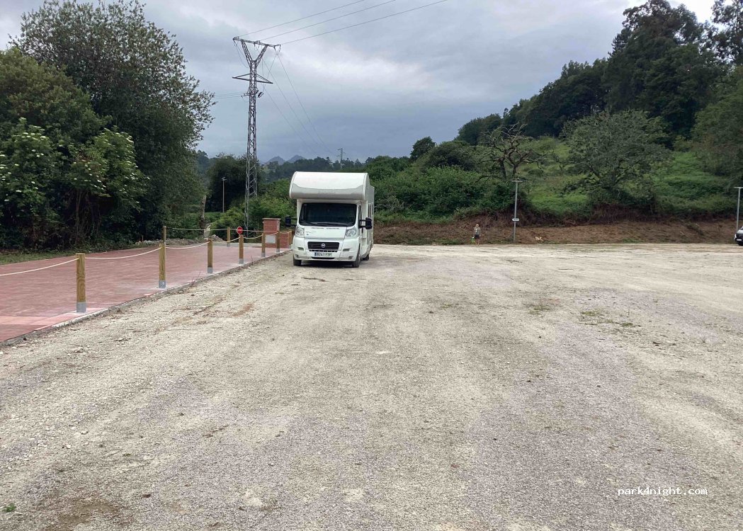 Área de Autocaravanas Ribadesella Oeste — foto