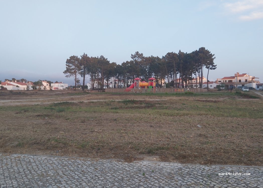 (8670-320) Odeceixe - 10 Rua Isaura de Oliveira Reis — foto 2