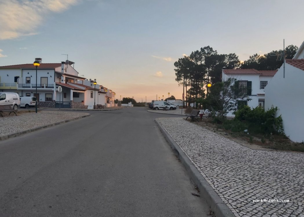(8670-320) Odeceixe - 10 Rua Isaura de Oliveira Reis — foto 3