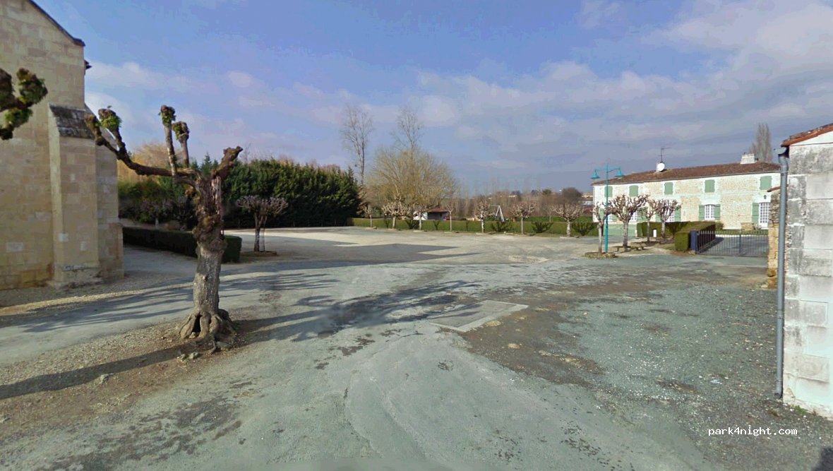 (17260) Cravans - 33 Rue du Jardin public — foto