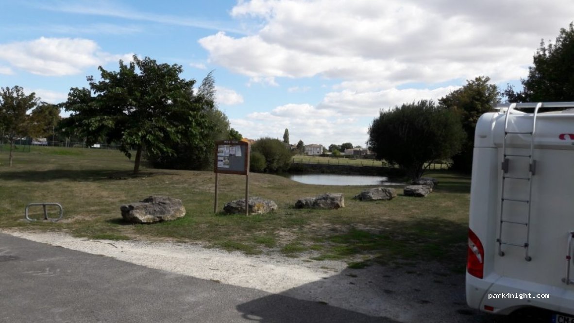 (17260) Gémozac - 25-27 Rue Carnot — foto 3
