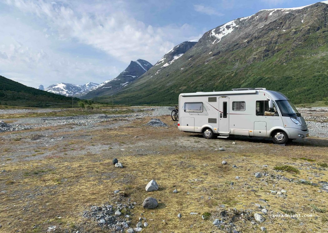 () Bøverkinnhalsen - — foto