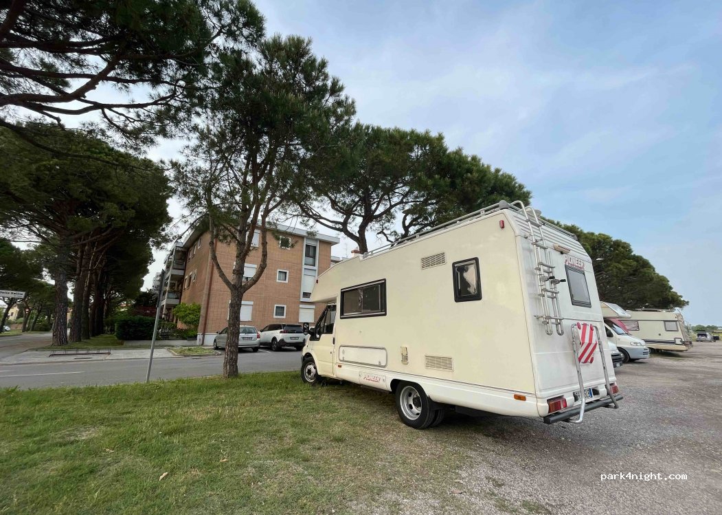 (30013) Cavallino - 1102 Via Francesco Baracca — foto