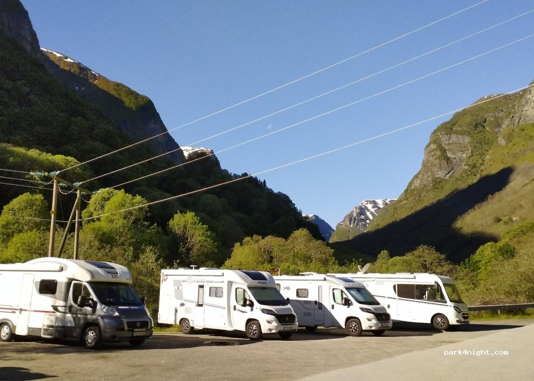(5746) Undredal - Unnamed road — foto