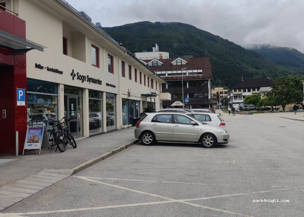 (6856) Sogndal - 19 Gravensteinsgata — foto