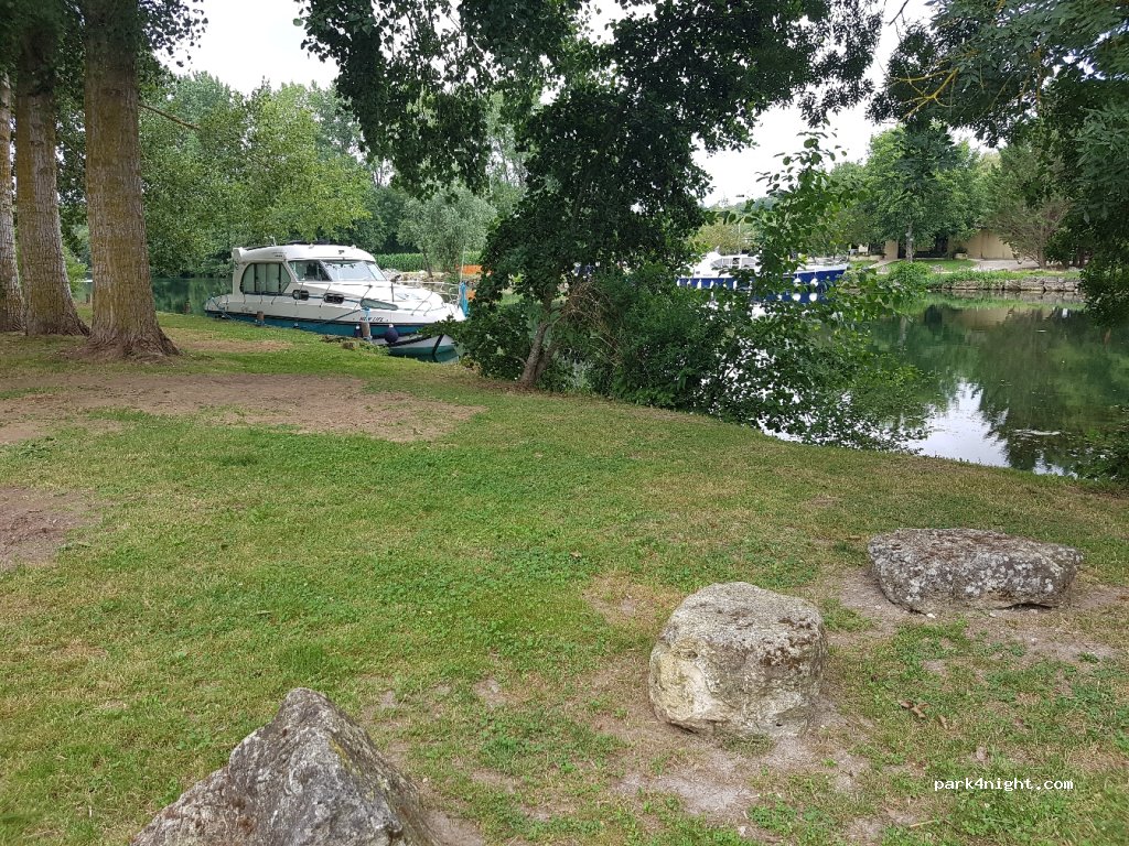 (16120) Mosnac - D422 — foto