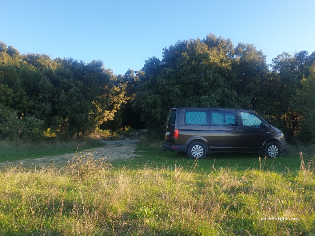 (30210) Castillon-du-Gard - D192 — foto 3