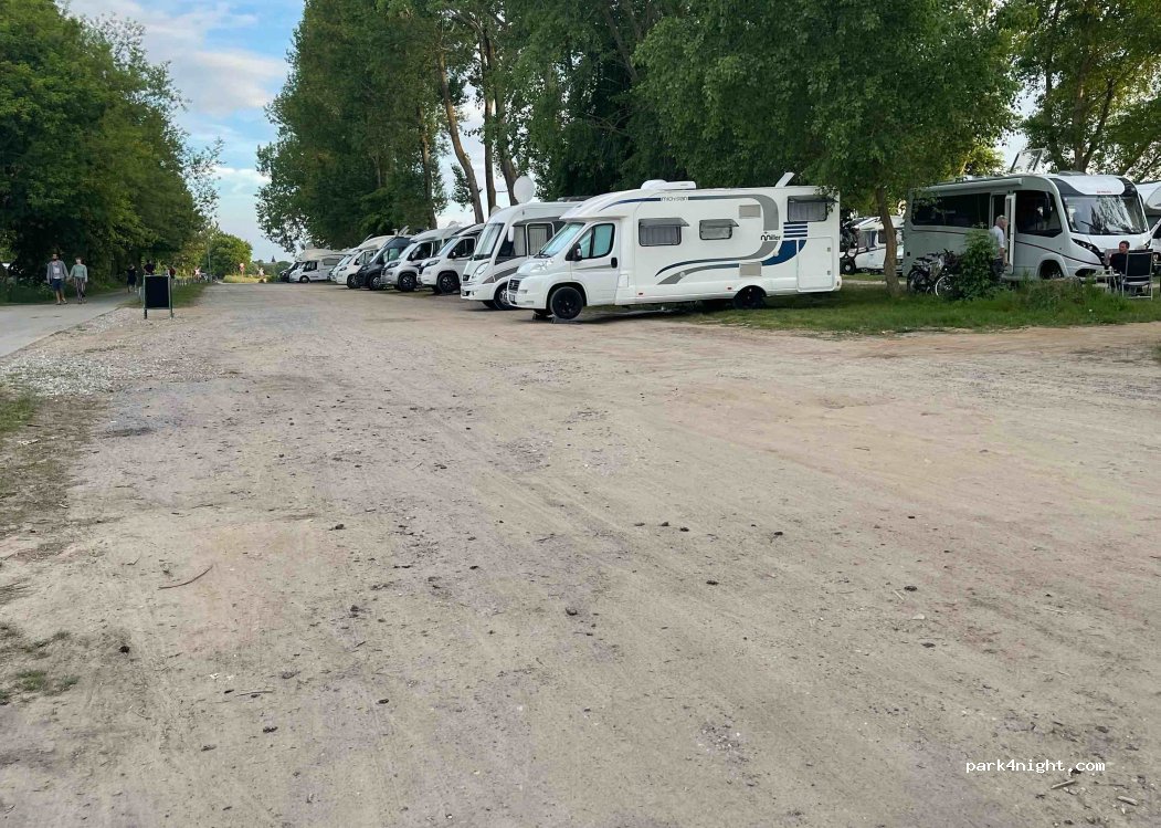 Sanddornstrand Wohnmobilstellplatz — foto