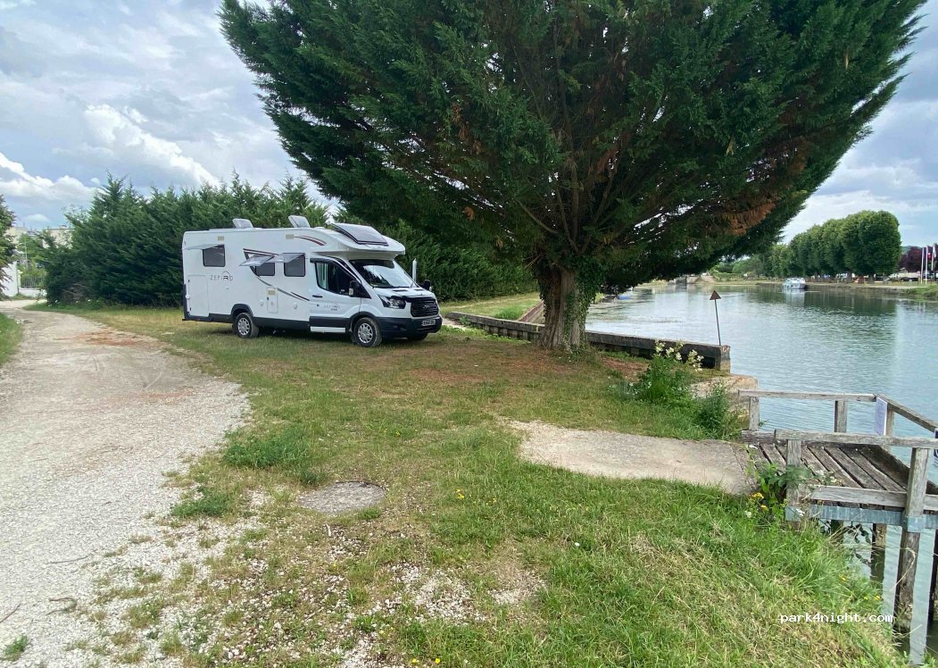 (89700) Tonnerre - 13 Avenue du Chevalier d'Eon — foto