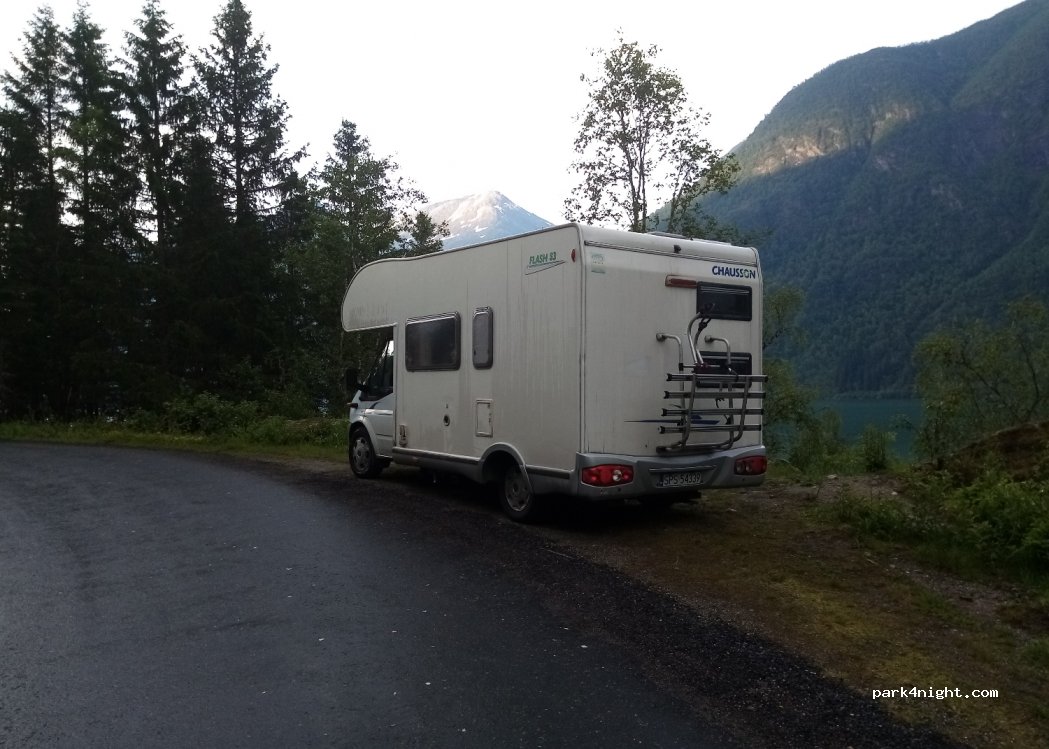 (6848) Fjærland - Unnamed Road — foto