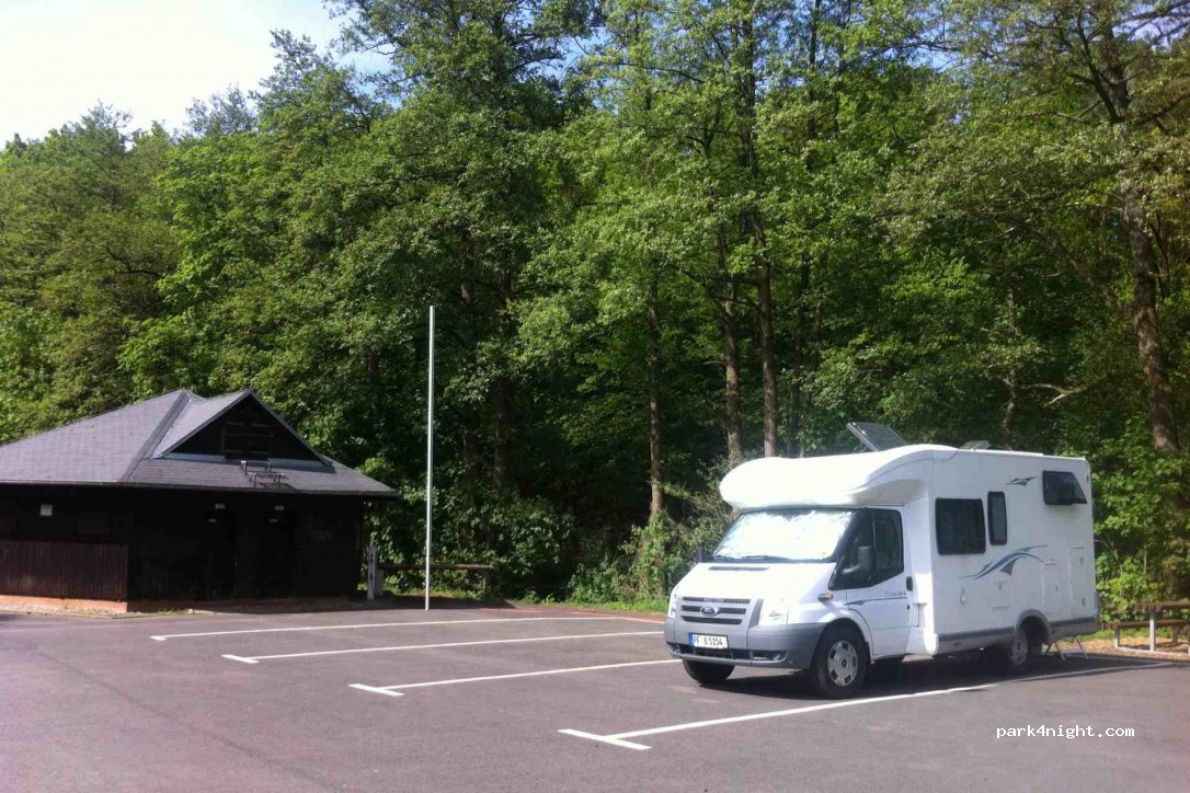 Wohnmobilstellplatz am Festplatz — foto