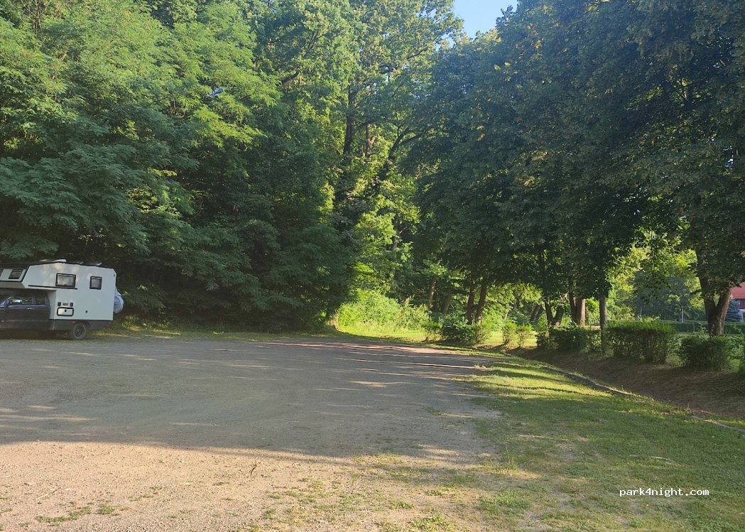 (7300) Komló - 5 Tölgyfa utca — foto