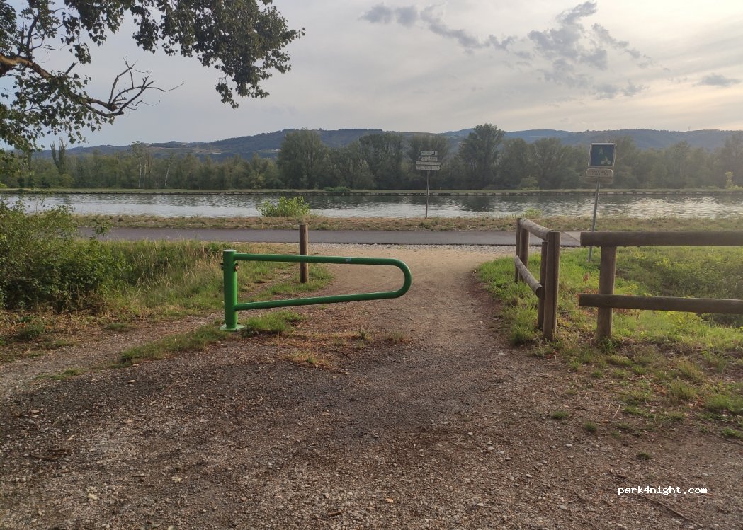 (26600) Pont-de-l'Isère - 16 Rue de la Gare — foto