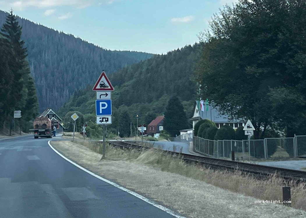 Caravanstellplatz am Natursteinbad Mellenbach — foto