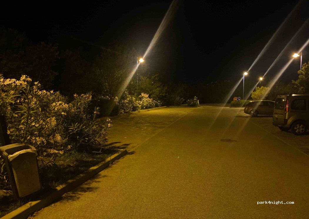 (83400) Hyères - 1669 Route de la Madrague — foto
