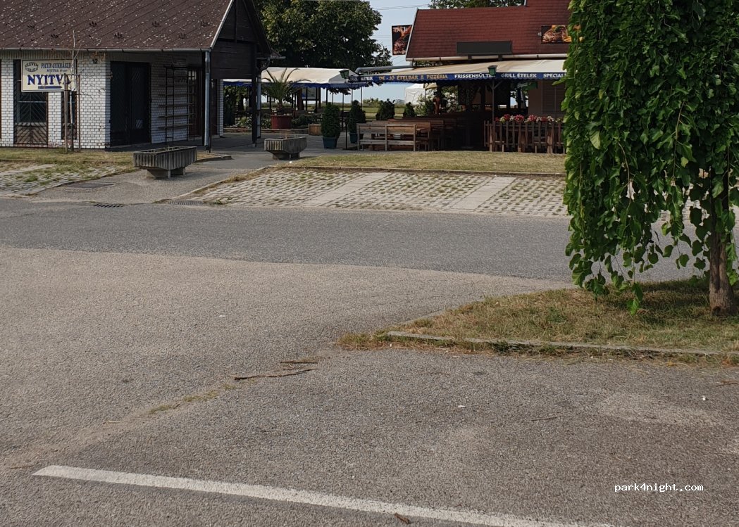 (8174) Balatonkenese - 2 Vak Bottyán utca — foto