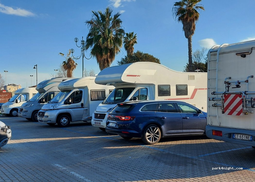 (54100) Marina di Massa - 2 Via Tornaboni — foto