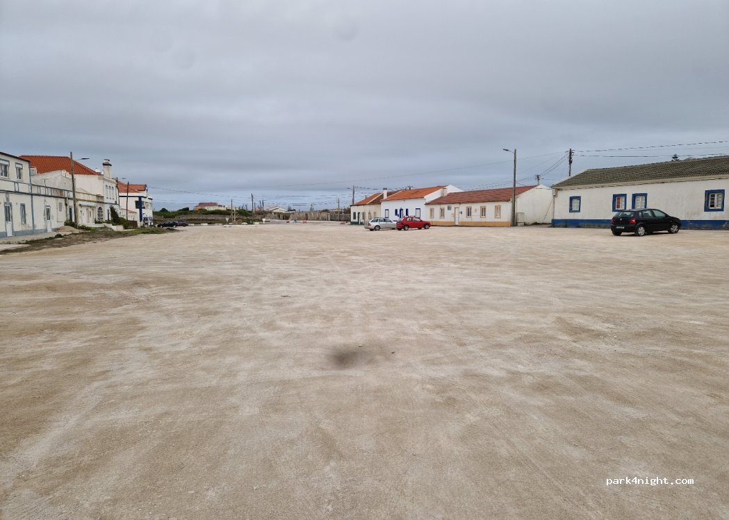 (2520-544) Peniche - 14 Largo dos Remédios — foto
