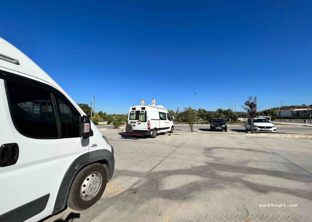 (35430) Urla - Özbek Yolu Cd — foto 3