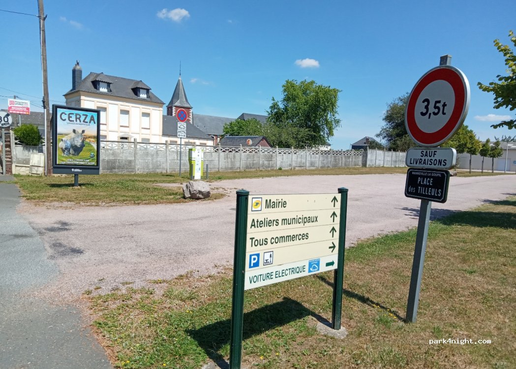 (76110) Manneville-la-Goupil - 94 Route Guy de Maupassant — foto