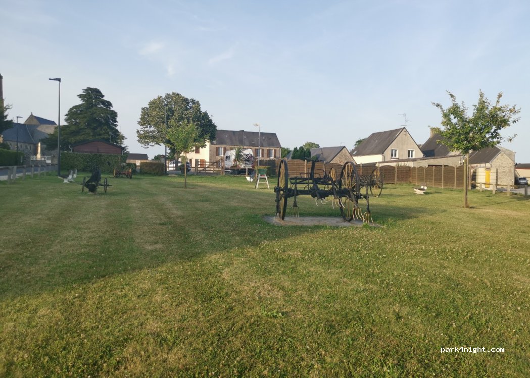 (50500) Carentan les Marais - 4 Place du 8 Juin 1944 — foto
