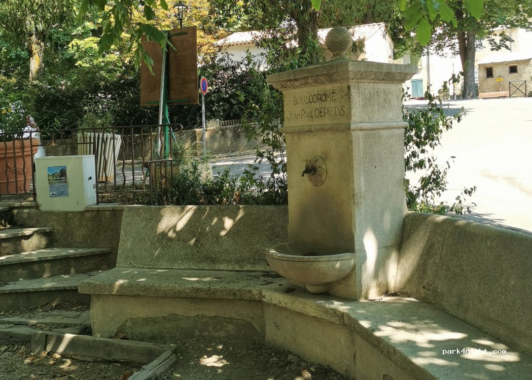 (04800) Saint-Martin-de-Brômes - 1 Place de la Libération — foto