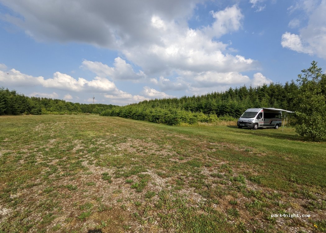 Camper Parkering Panzermuseum East — foto 2