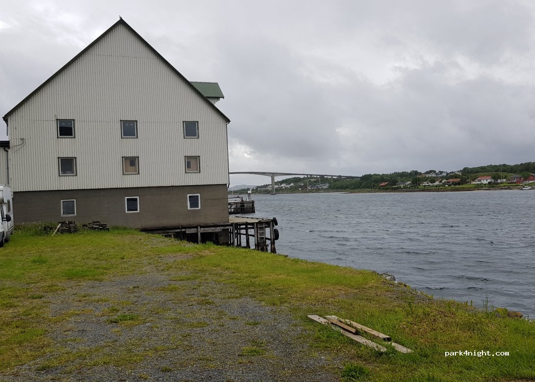 (8900) Brønnøysund - 30 Strandveien — foto