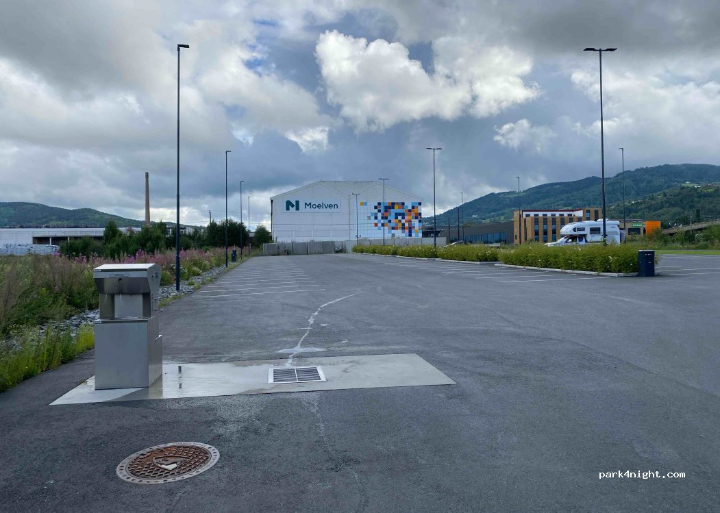Parkeringplass i Brumunddal — foto 3