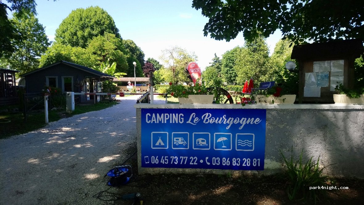Camping Le Bourgogne — foto