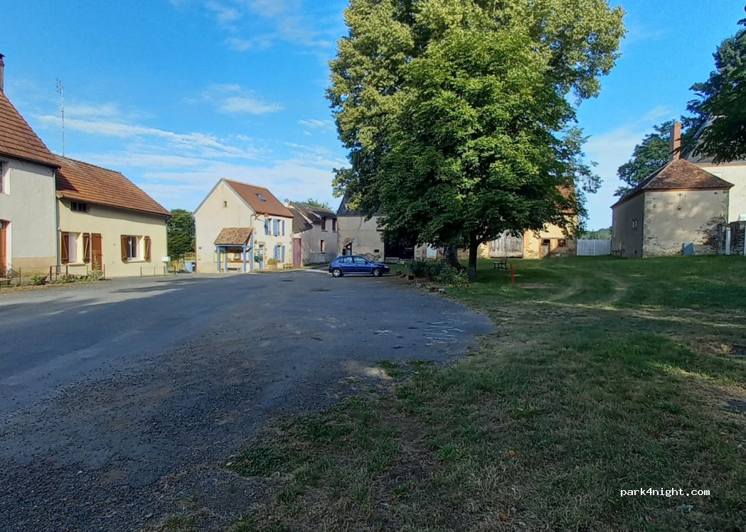 (23220) Linard-Malval - 3 Place de la Mairie — foto