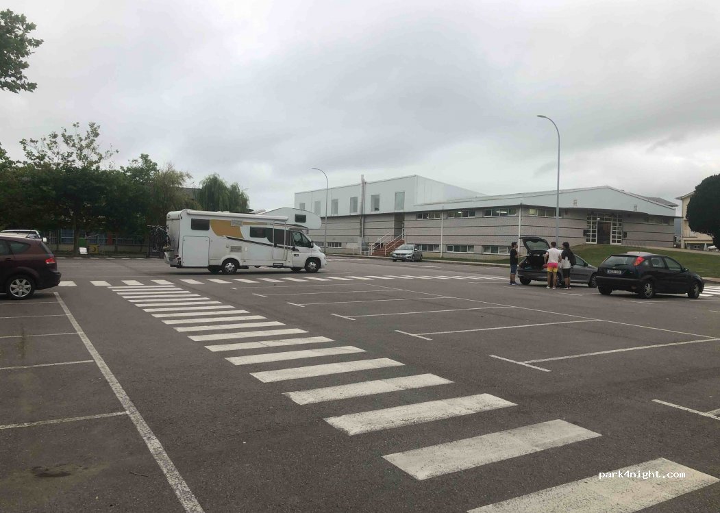 (33700) Luarca - Av. Nené Losada Rico — foto 2