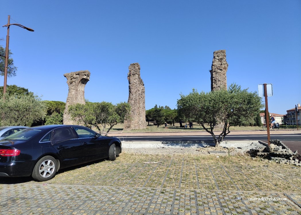 (83600) Fréjus - 390 Avenue du 15eme Corps d'Armée — foto