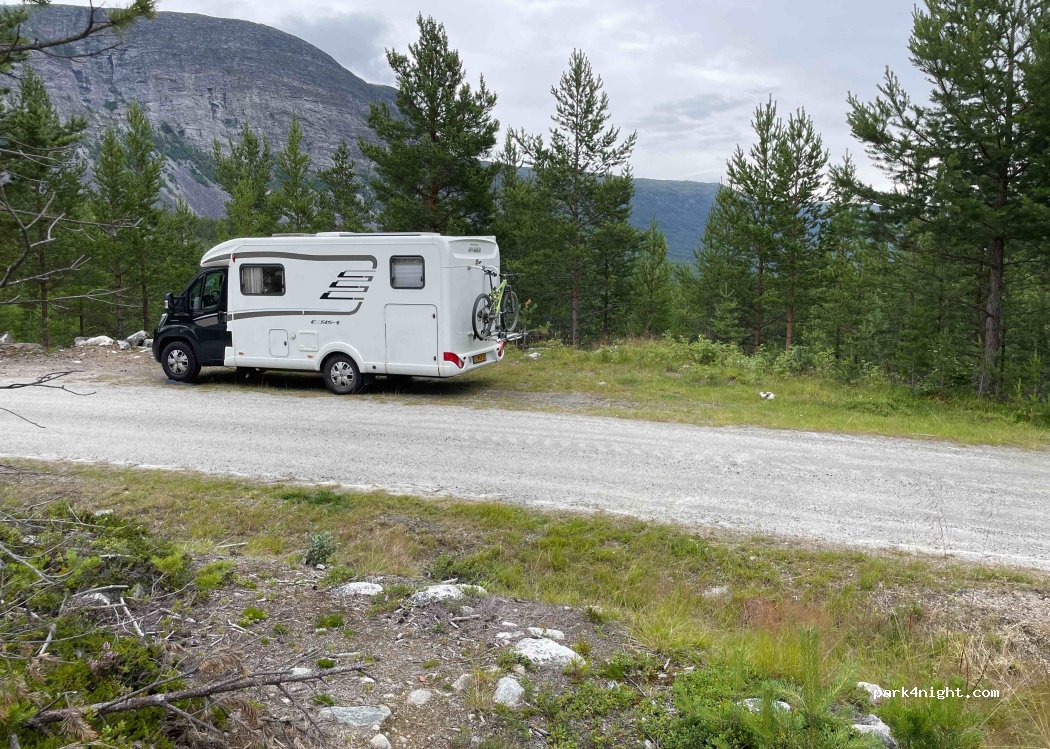 (2693) Bråtågrendi - Unnamed Road — foto