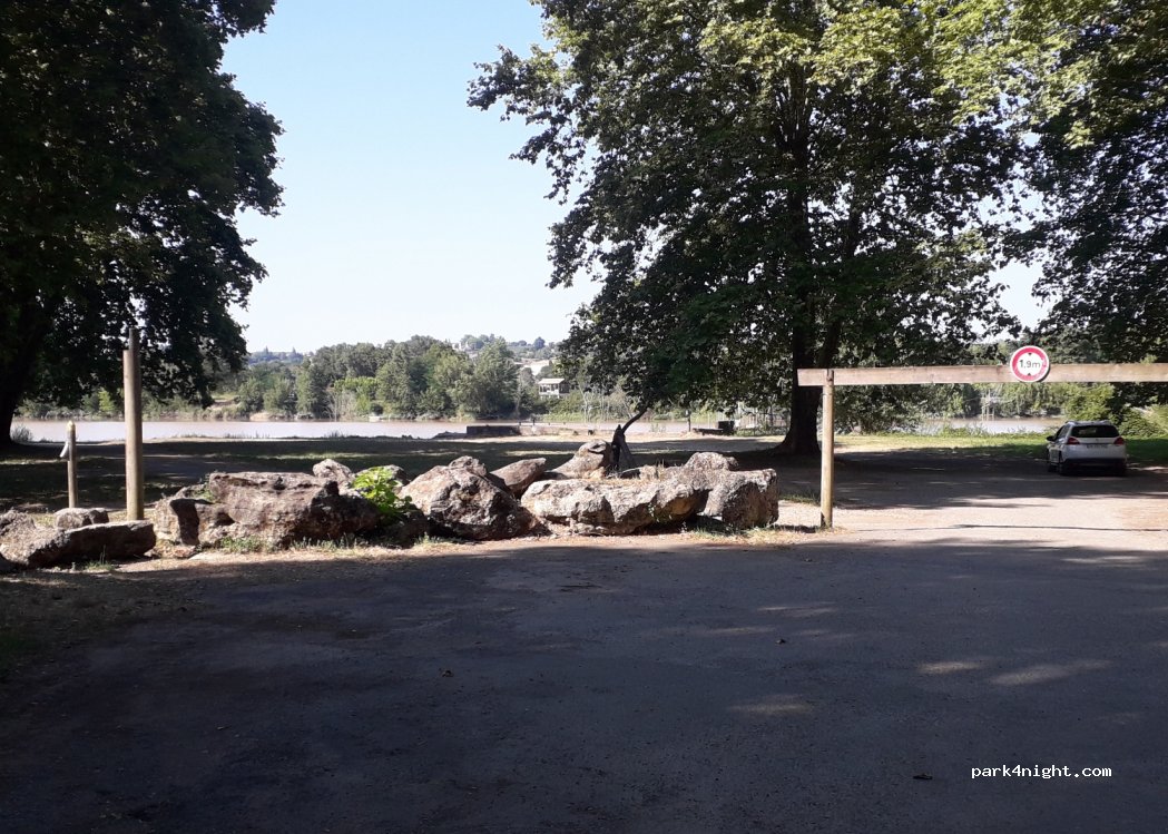 (33720) Podensac - 2 Rue du Port — foto