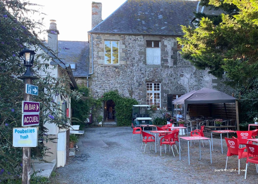 Camping du château de l'Aumône *** — foto